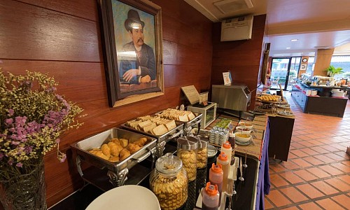 Restaurant & Bar